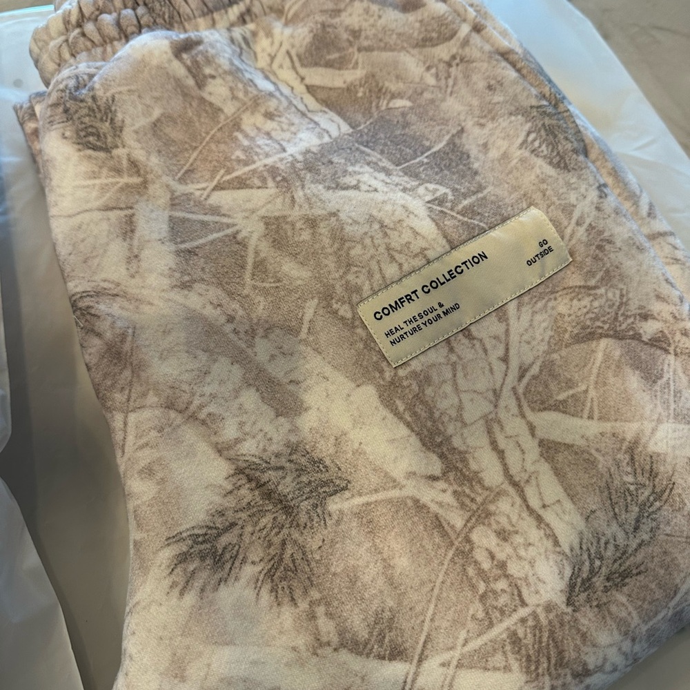 Camouflage Joggers and sweatshirt with Earthy Tones